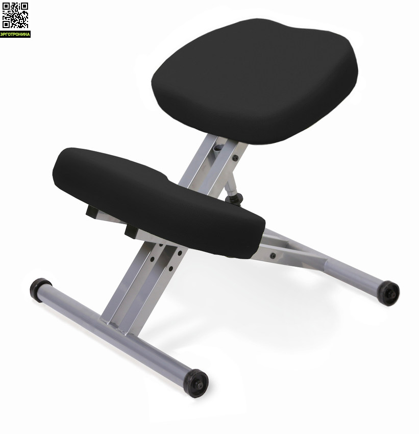 Стальной стул с упором в колени — Smartstool KM01 Стальной стул с упором в колени — Smartstool KM01Коленные стулья<br>Коленный смартстул имеет механическую регулировку по высоте сиденья. Регулировка высоты происходит путем вращения кольца.<br>/ Наклон сиденья в 15 градусов помогает поддерживать осанку в правильном положении. Это является физиологическим фактором, позвоночник правильно выгибается. Угол ноги-таз-корпус выпрямляется, становится чуть ближе к углу при положении стоя, также часть веса в точку опоры переносится с таза (как на обычном стуле) на переднюю поверхность голени, разгружая таким образом сп<br>