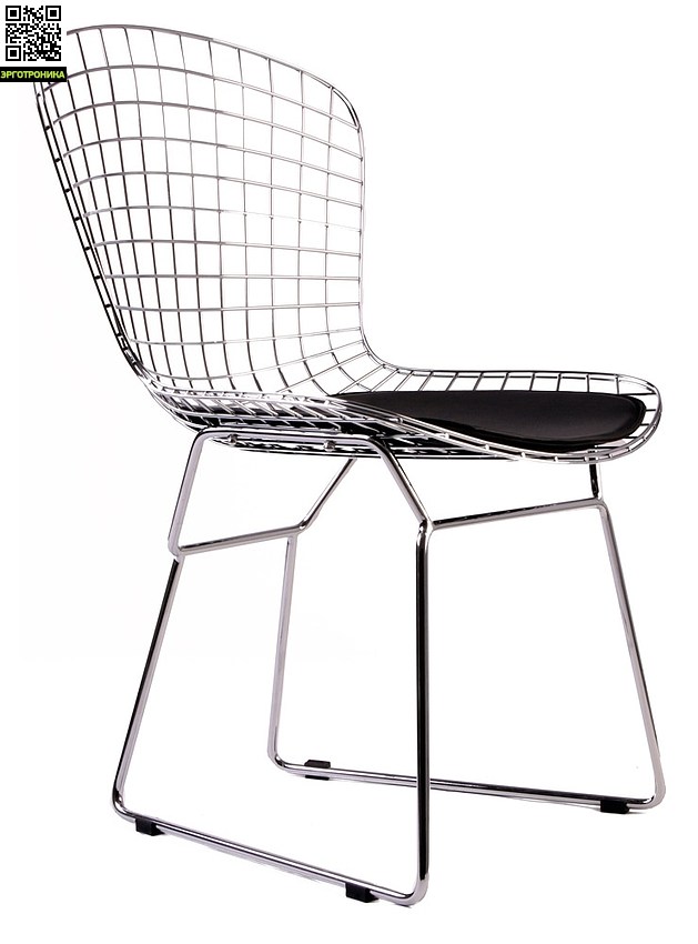 Стул Harry Bertoia Style Wire Side Chair Стул Harry Bertoia Style Wire Side ChairДля дома<br>Проволочный каркас выполнен из сваренных по особой технологии хромированных алюминиевых прутьев. Для подушек сиденья, прикрепляемых с помощью крючков к основанию, используется натуральная кожа. Модель Diamond выполнена в виде кресла, а стул Side Сhair представлен похожей конструкцией без подлокотников.<br>Техник и скульптур по образованию, создатель уникальных ювелирных изделий и искусный дизайнер по металлу, Гари Бертойя в 50-х годах прошлого столетия начинает разрабатывать собственную коллекцию проволочных<br>
