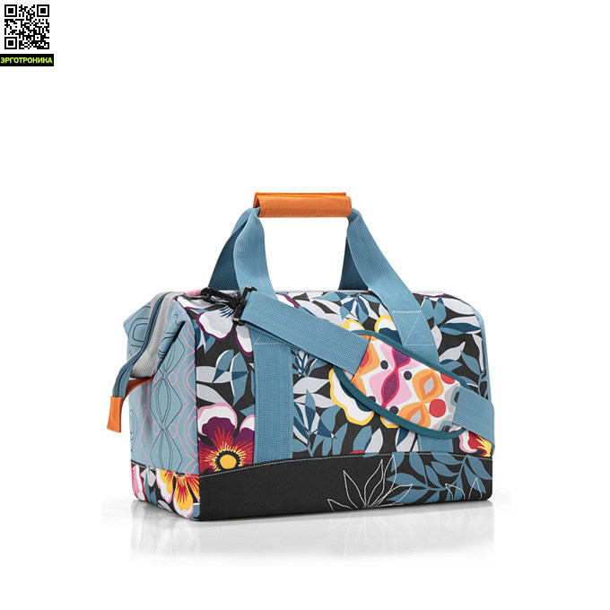 Сумка Allrounder М Special Edition Flower Сумка Allrounder М Special Edition FlowerДля дома<br>Дорожные сумки Allrounder — современная интерпретация традиционного врачебного саквояжа — удобны и вместительны. Стенки и дно сумки средней упругости. Закрывается на молнию с металлической собачкой. Для практичного хранения в сумке предусмотрены 6 карманов. Есть длинный ремень с мягкой накладкой на плечо. Сумочка может эксплуатироваться с весом 15 кг.<br>