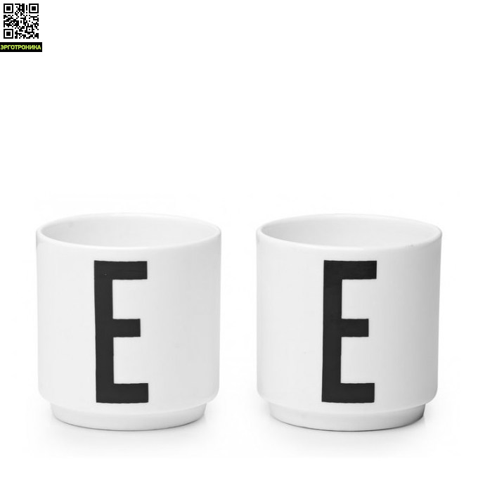 Набор подставок для яиц Design Letters Набор подставок для яиц Design LettersКухонная эргономика<br>Основная часть коллекции датского бренда Design Letters сформирована из продукции с типографикой, разработанной в 1937 году выдающимся дизайнером Арне Якобсеном. Этот шрифт был создан специально для ратуши в городе Орхус, Дания. Сейчас, более 75 лет спустя, этот модернистский шрифт смотрится очень актуально. Именно поэтому дизайнеры Design Letters используют его на своих предметах.<br>Подставки для яиц (в наборе их две) выполнены из костяного фарфора. На каждую нанесена буква E – первая буква слова egg (яйцо)<br>