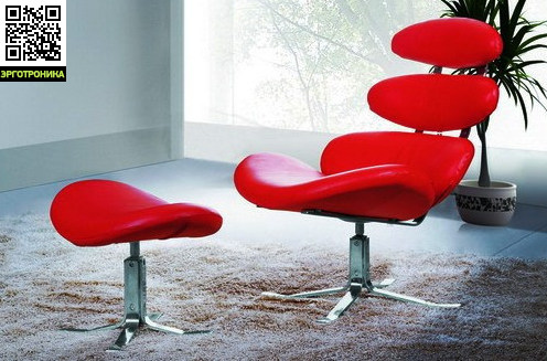 Кресло Poul Volther Style Corona Chair & Ottoman Кресло Poul Volther Style Corona Chair & OttomanДля дома<br>Датский дизайнер и художник по свету Поль Вольтер принадлежит к плеяде талантливых представителей функционализма, чье творчество сформировало современное понимание скандинавского стиля. Вольтер был приверженцем эстетики и практичности в мебельном дизайне, и кресло Corona его авторства – лучшее тому доказательство. Проект увидел свет в 1964 году, на пике советско-американской борьбы за космос. Проницательный художник очень тонко уловил этот момент и создал кресло в форме протуберанца – облака газа в короне с<br>