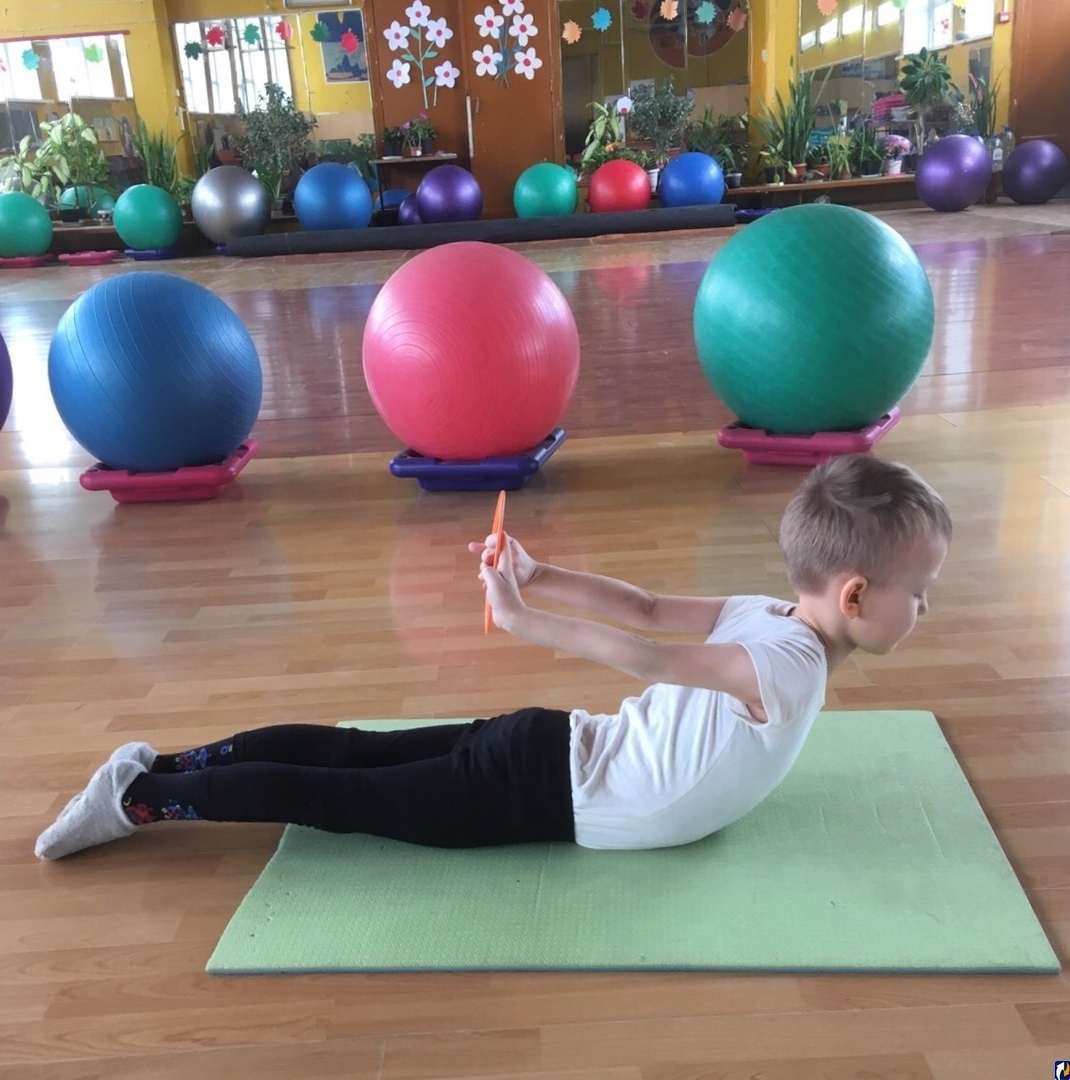 Как правильно клеить фотообои komar видео