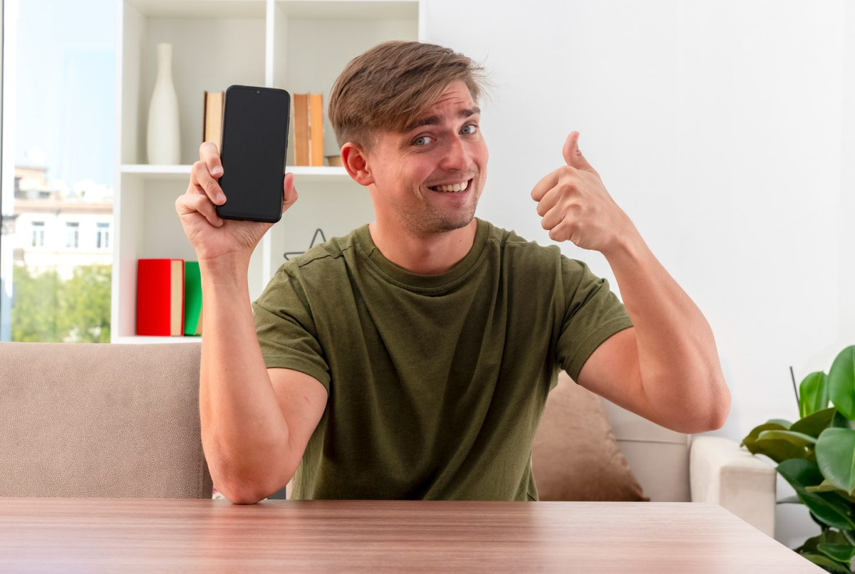 Функциональный smart стол с регулировкой высоты, USB-портами и системой хранения