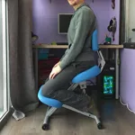 Стальной Smartstool с упором в колени KM01B со спинкой