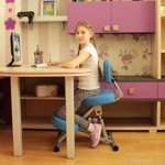 Стальной Smartstool с упором в колени KM01B со спинкой